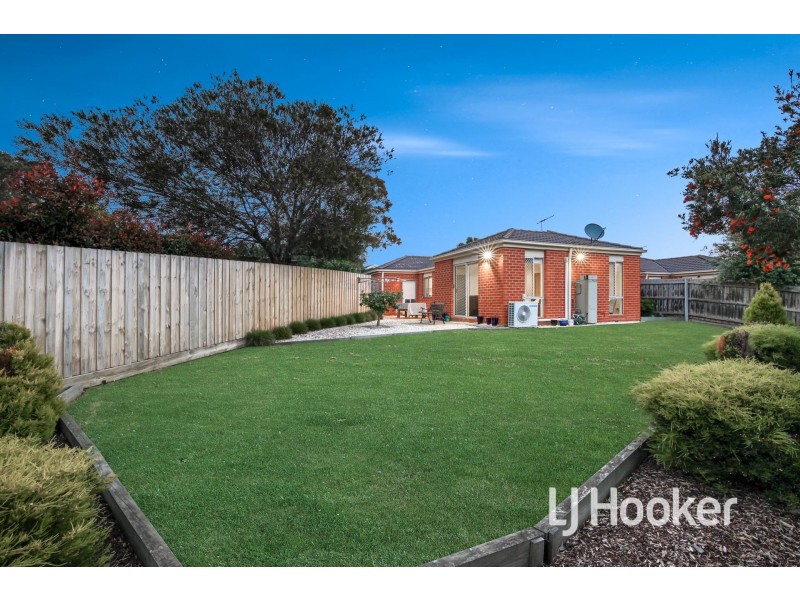 13/133 Bemersyde Drive, Berwick VIC 3806