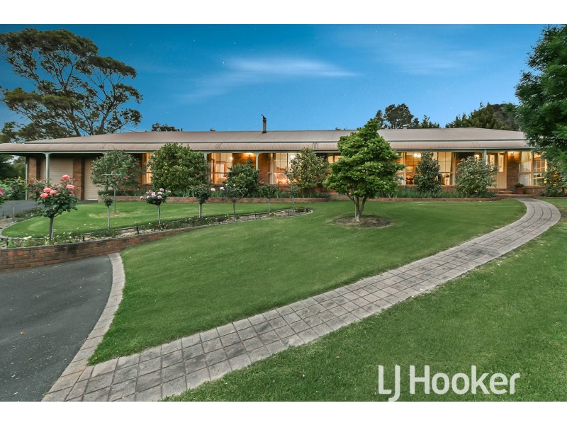 11 Angela Court, Narre Warren North VIC 3804