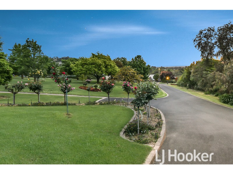 11 Angela Court, Narre Warren North VIC 3804