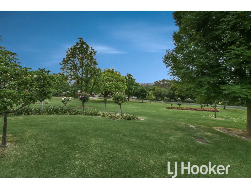 11 Angela Court, Narre Warren North VIC 3804