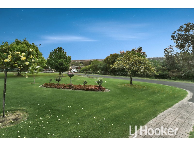 11 Angela Court, Narre Warren North VIC 3804