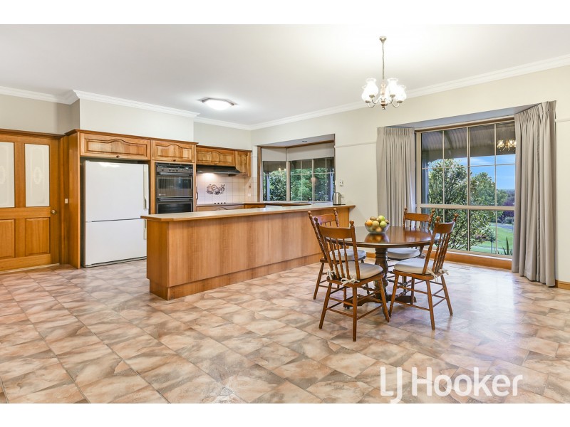 11 Angela Court, Narre Warren North VIC 3804