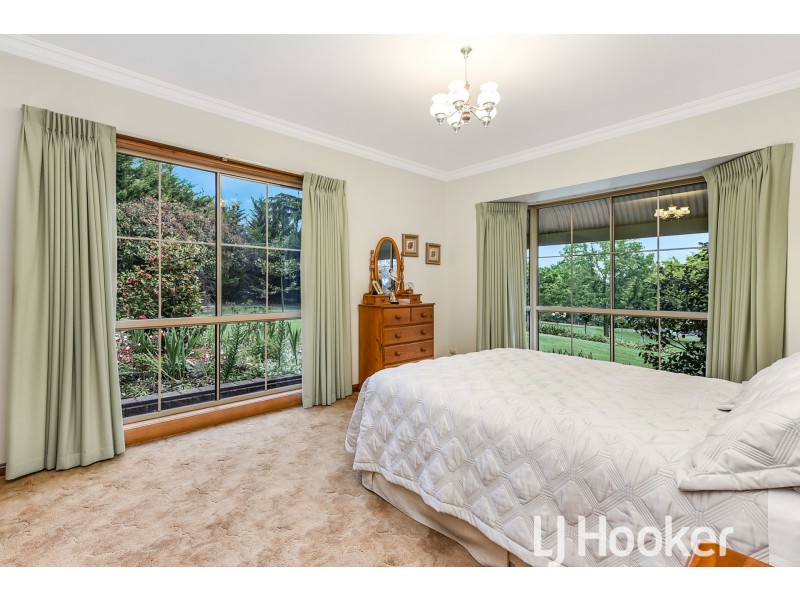 11 Angela Court, Narre Warren North VIC 3804