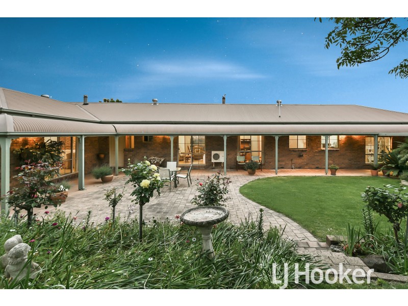 11 Angela Court, Narre Warren North VIC 3804