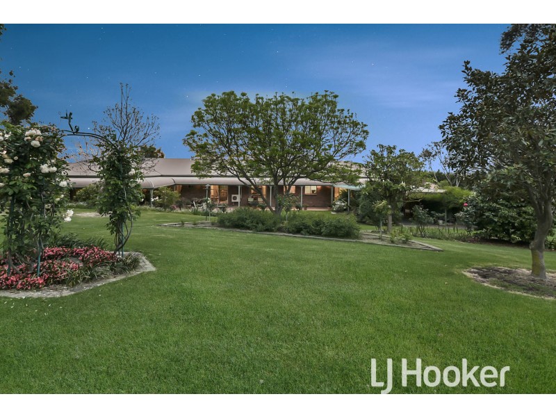 11 Angela Court, Narre Warren North VIC 3804