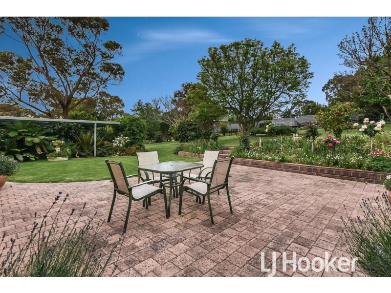 11 Angela Court, Narre Warren North VIC 3804