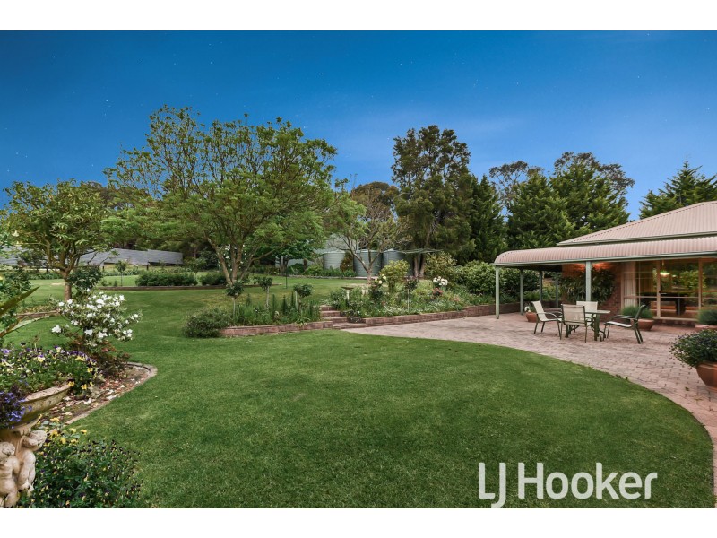 11 Angela Court, Narre Warren North VIC 3804