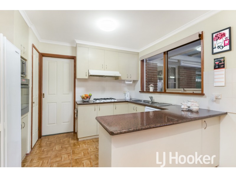 6 Mitre Crescent, Berwick VIC 3806