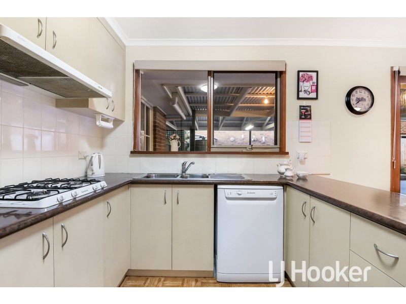 6 Mitre Crescent, Berwick VIC 3806