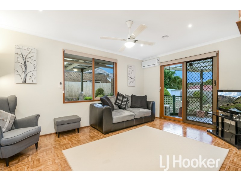 6 Mitre Crescent, Berwick VIC 3806