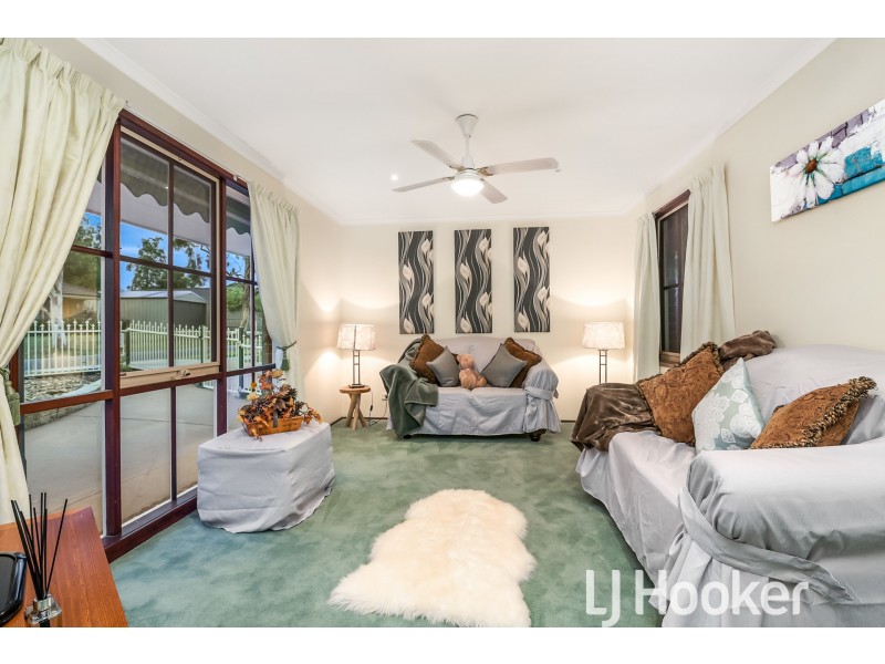 6 Mitre Crescent, Berwick VIC 3806