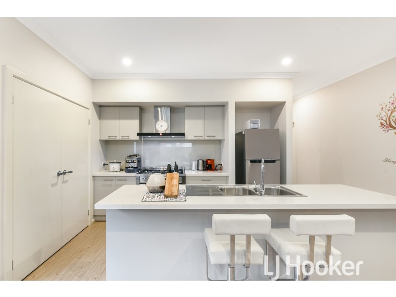 48 Cottongrass Avenue, Clyde North VIC 3978