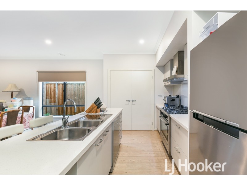 48 Cottongrass Avenue, Clyde North VIC 3978