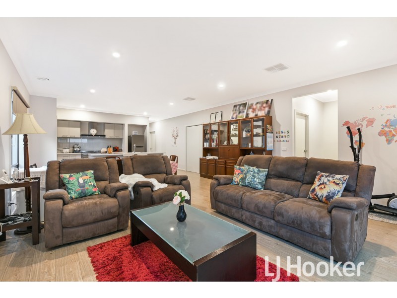 48 Cottongrass Avenue, Clyde North VIC 3978