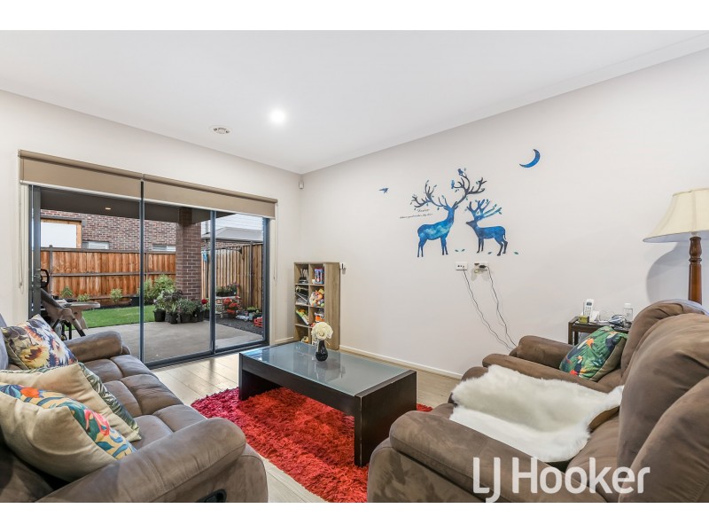 48 Cottongrass Avenue, Clyde North VIC 3978