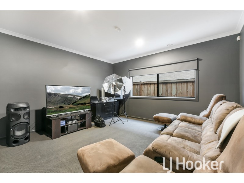 48 Cottongrass Avenue, Clyde North VIC 3978