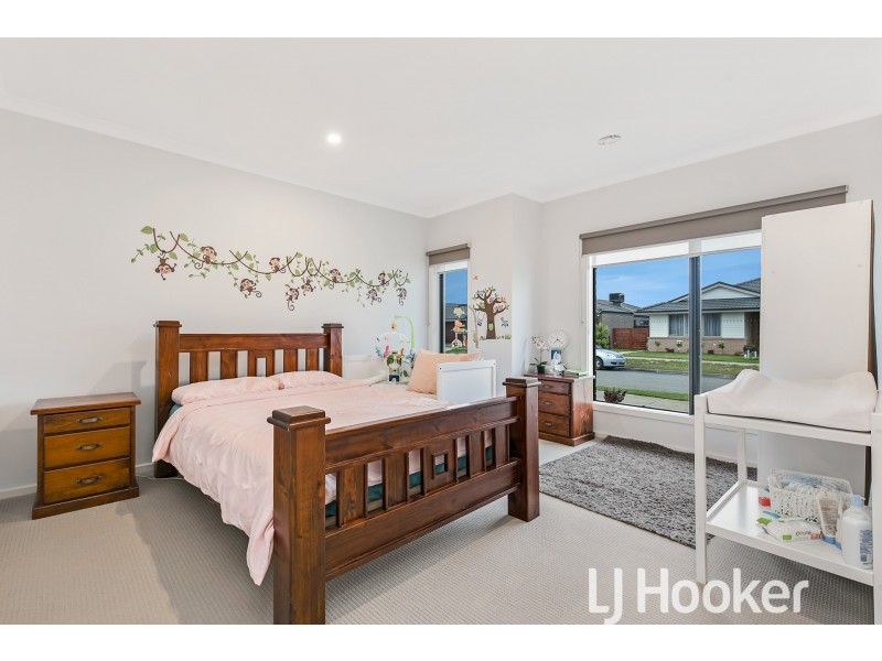 48 Cottongrass Avenue, Clyde North VIC 3978