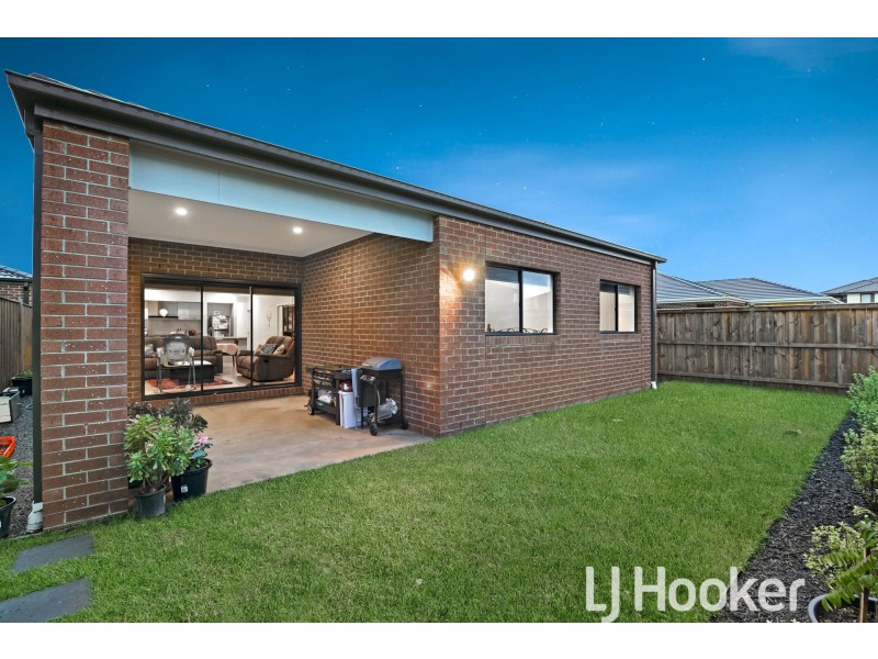 48 Cottongrass Avenue, Clyde North VIC 3978