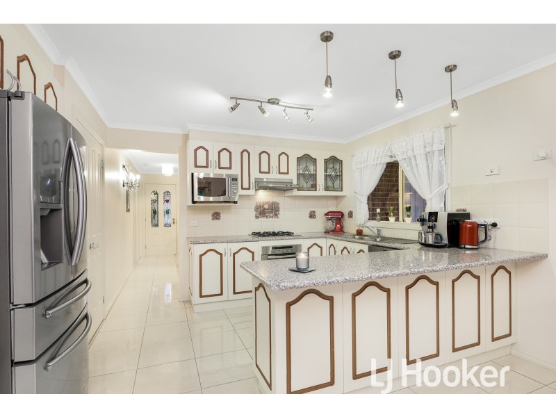 63 Tralee Circuit, Narre Warren VIC 3805