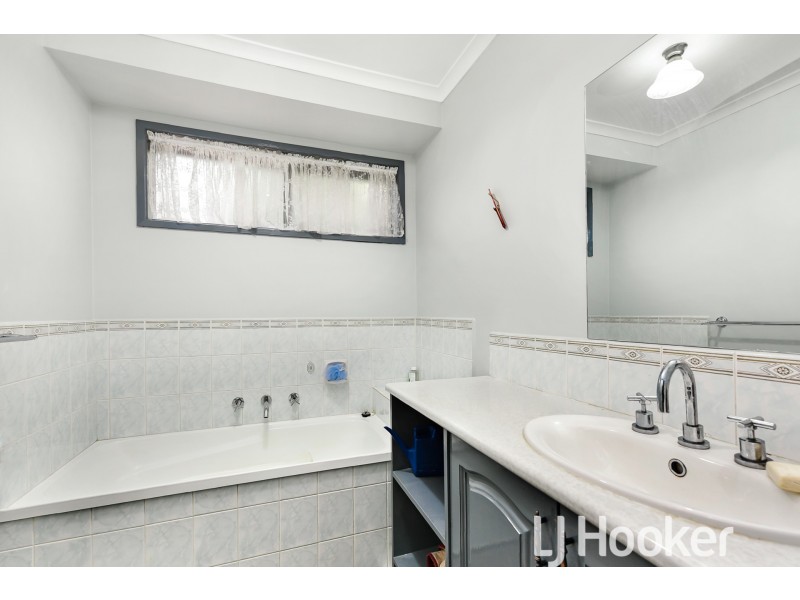 6 Janson Close, Narre Warren South VIC 3805