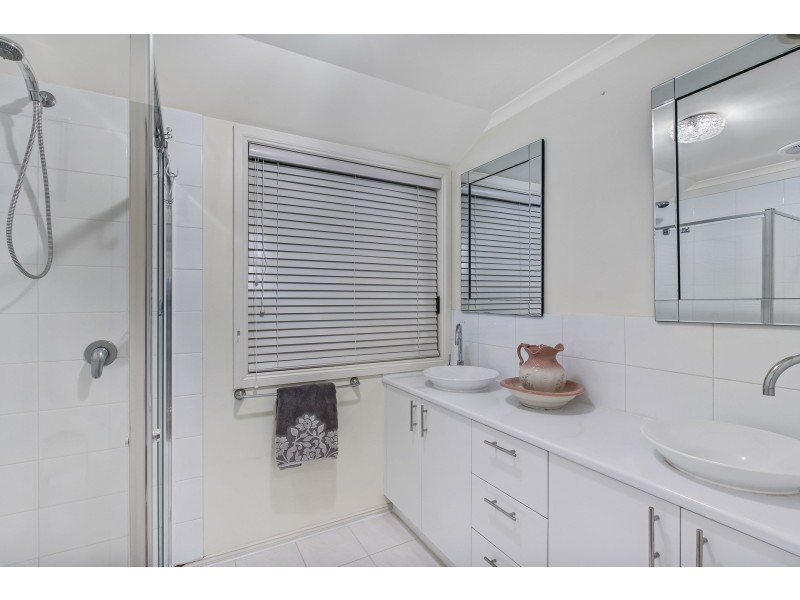 5 Shamrock Close, Narre Warren South VIC 3805