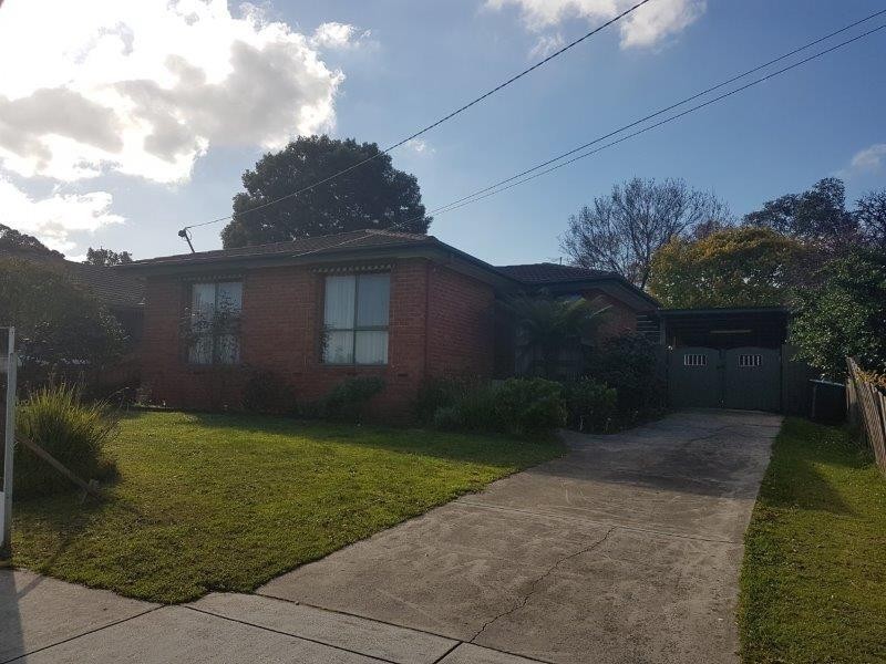 8 Meadow Wood Walk, Narre Warren VIC 3805