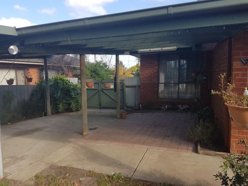 8 Meadow Wood Walk, Narre Warren VIC 3805