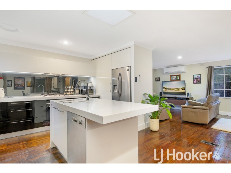 4 Broxburn Court, Berwick VIC 3806