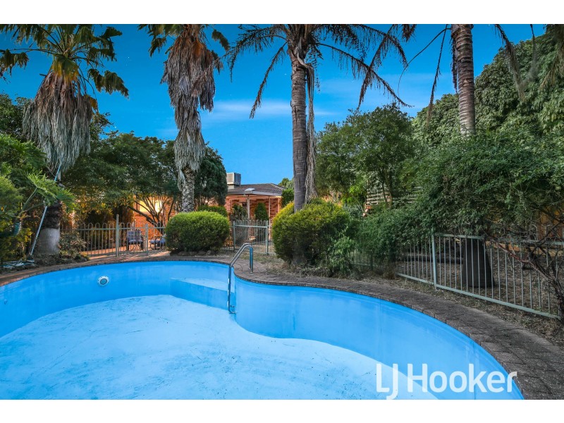 4 Broxburn Court, Berwick VIC 3806