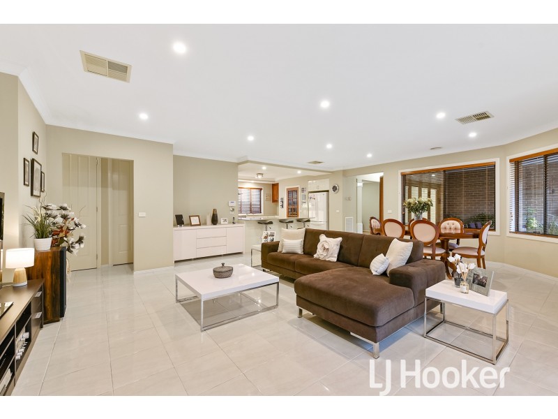 70 Skyline Way, Berwick VIC 3806