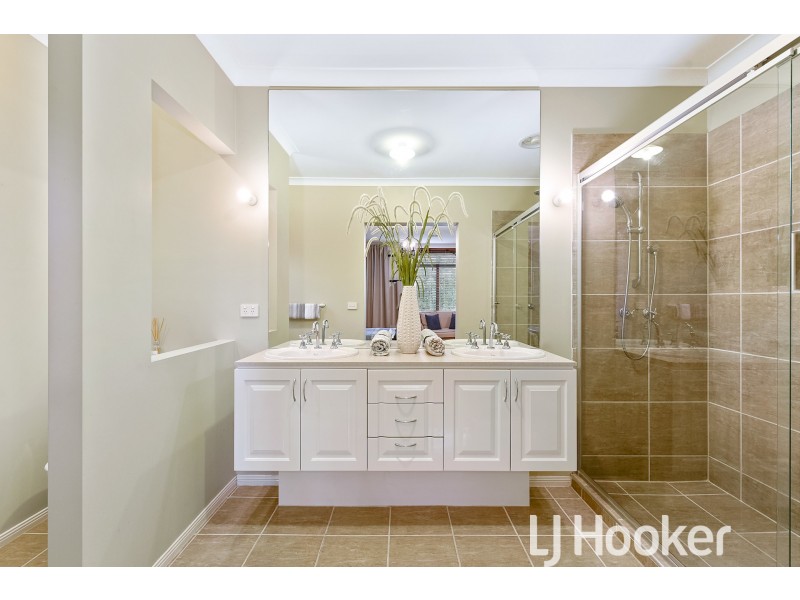 70 Skyline Way, Berwick VIC 3806