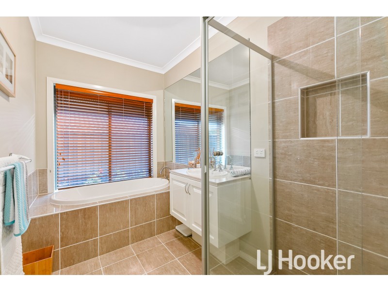 70 Skyline Way, Berwick VIC 3806
