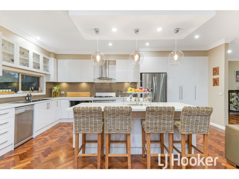 8 Crestview Drive, Beaconsfield VIC 3807