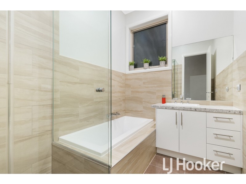 8 Crestview Drive, Beaconsfield VIC 3807
