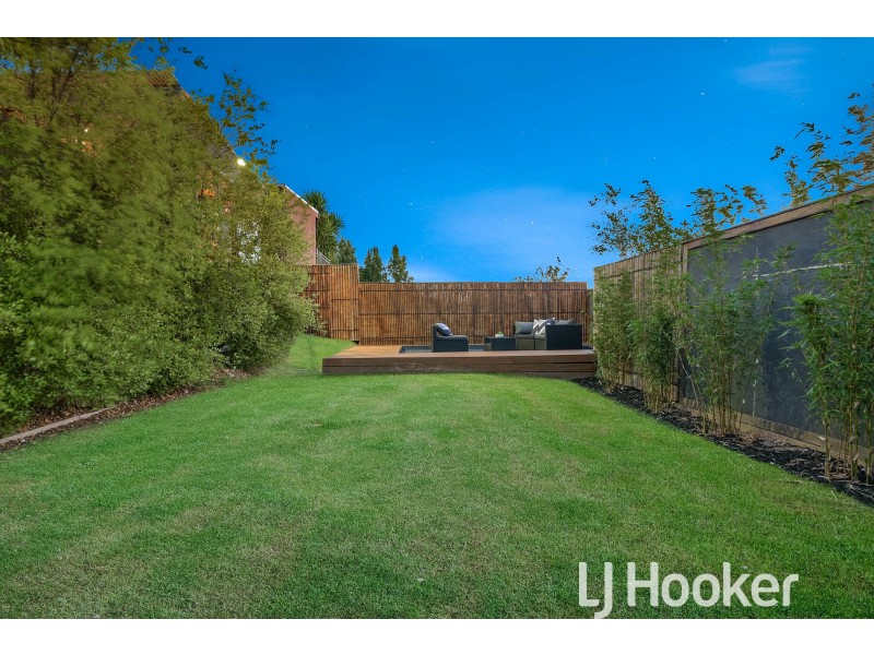 8 Crestview Drive, Beaconsfield VIC 3807