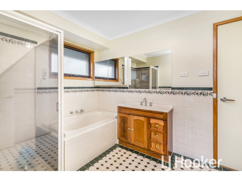 9 Hawking Avenue, Hampton Park VIC 3976