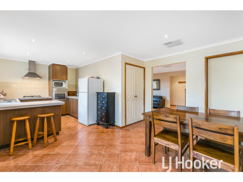 9 Hawking Avenue, Hampton Park VIC 3976