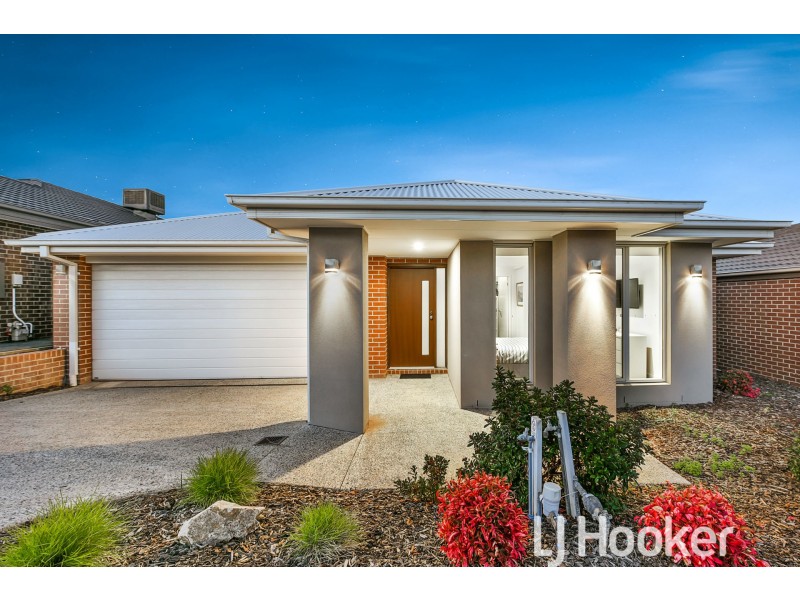 19 Wheelwright Street, Clyde North VIC 3978