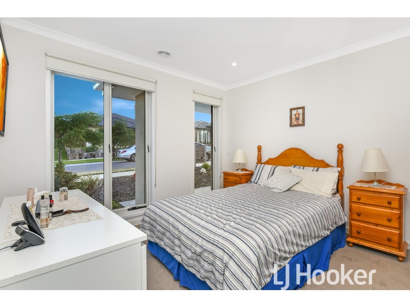 19 Wheelwright Street, Clyde North VIC 3978