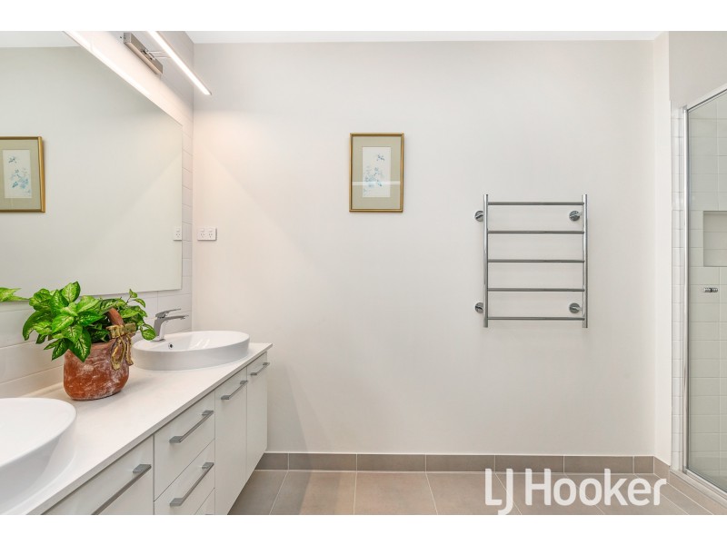 19 Wheelwright Street, Clyde North VIC 3978