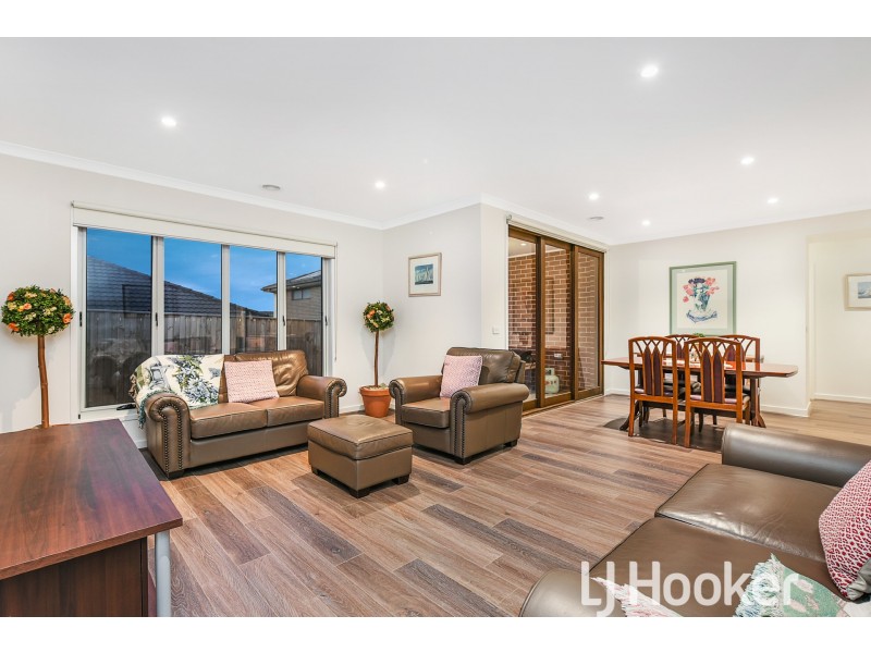 19 Wheelwright Street, Clyde North VIC 3978