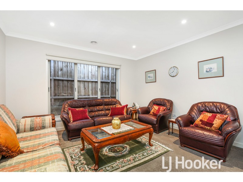 19 Wheelwright Street, Clyde North VIC 3978