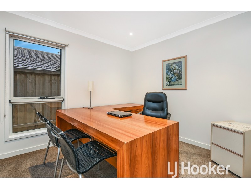 19 Wheelwright Street, Clyde North VIC 3978