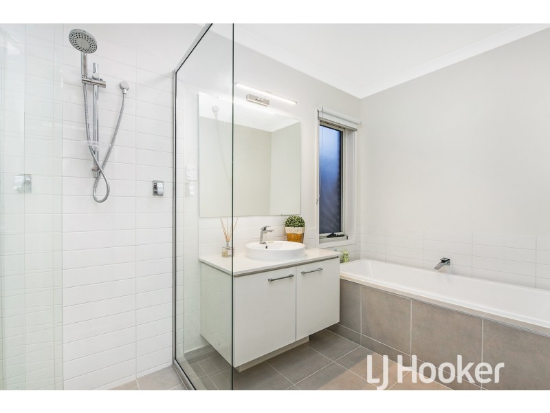 19 Wheelwright Street, Clyde North VIC 3978