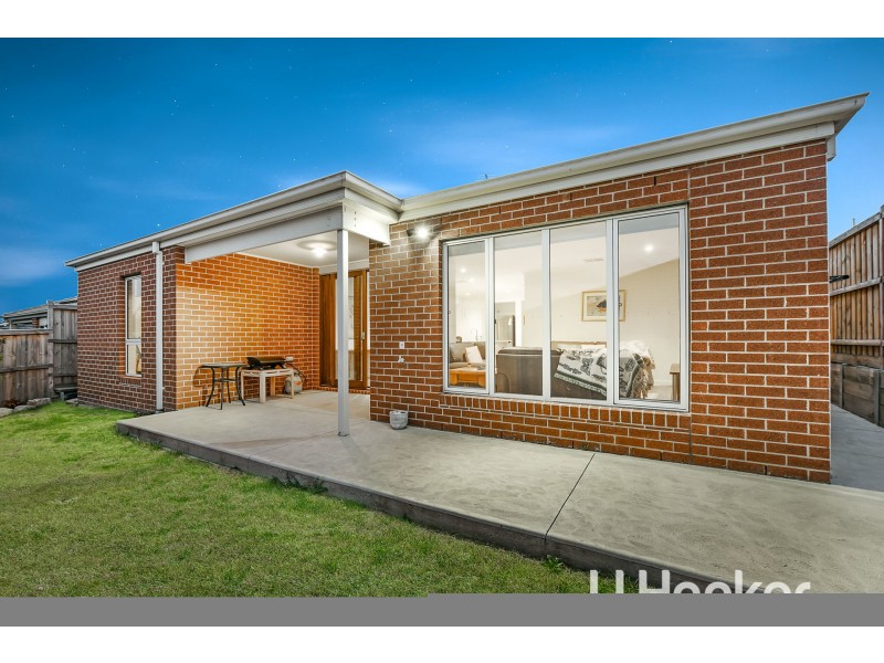 19 Wheelwright Street, Clyde North VIC 3978