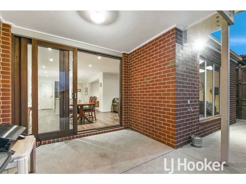 19 Wheelwright Street, Clyde North VIC 3978