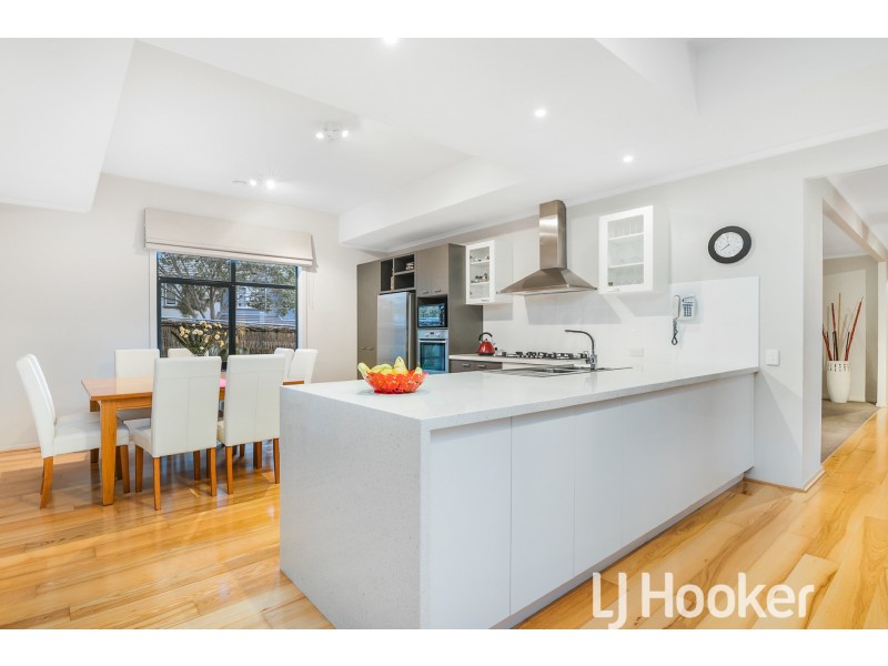 32 Bridgewater Boulevard, Berwick VIC 3806