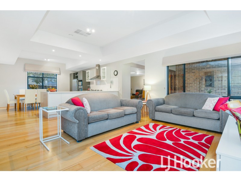 32 Bridgewater Boulevard, Berwick VIC 3806