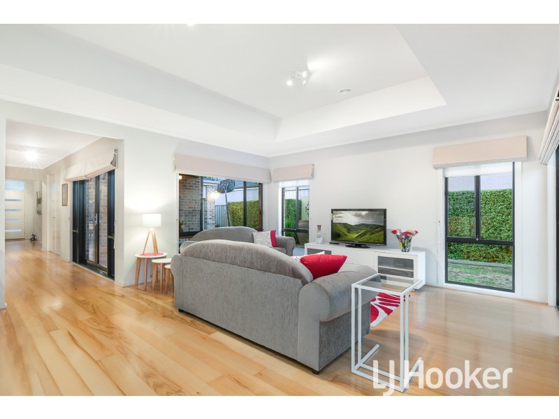 32 Bridgewater Boulevard, Berwick VIC 3806