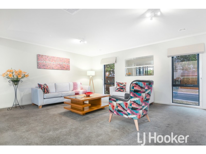 32 Bridgewater Boulevard, Berwick VIC 3806